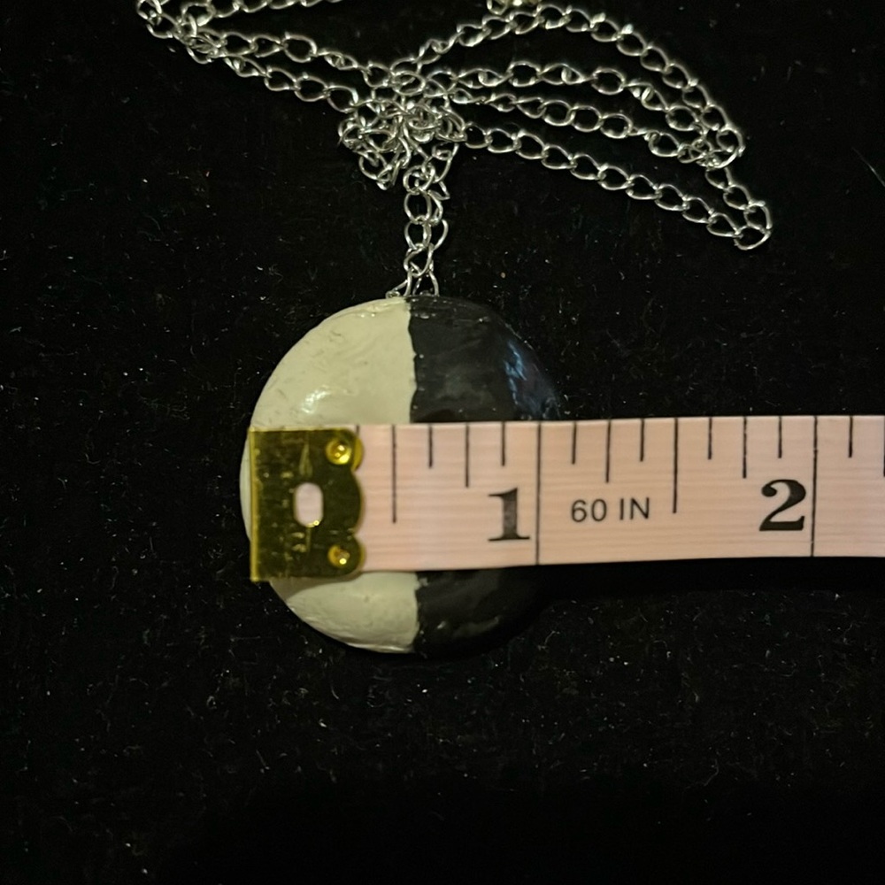 Black and White Pendant Necklace - Picture 15 of 16